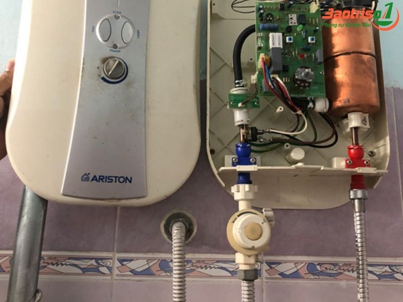Máy nước nóng trực tiếp điện không vào nguồn