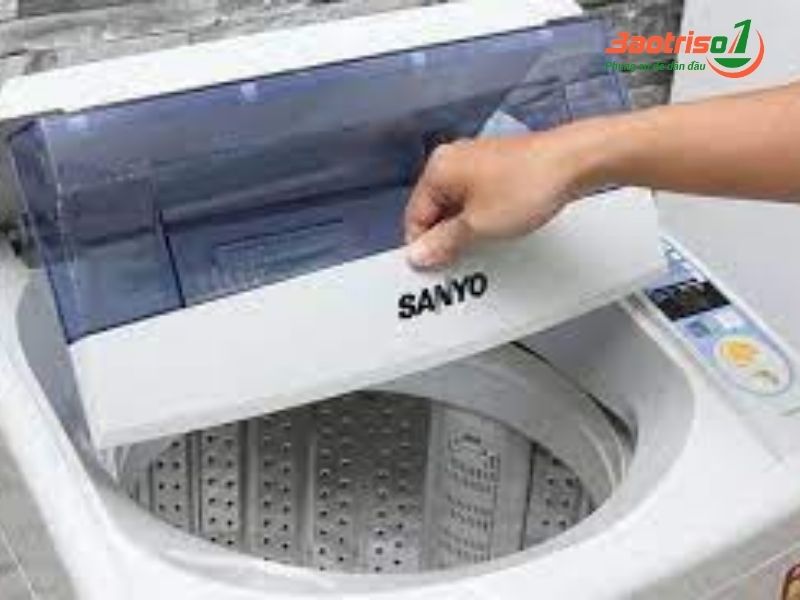 Lỗi U3 máy giặt Sanyo do cửa đóng chưa chặt