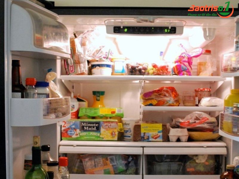 Lắp lại và xếp thức ăn vào lại trong tủ.