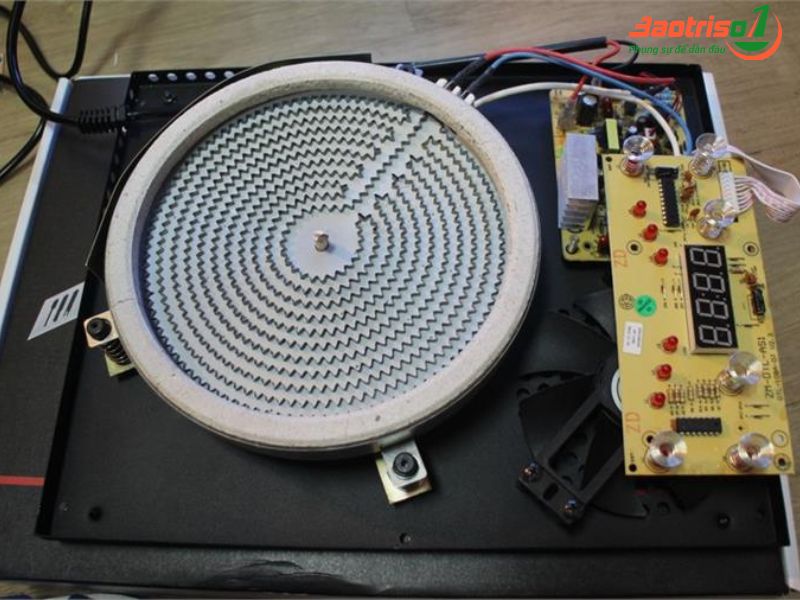 Lỗi E8 bếp hồng ngoại: Do bị hở điện trở