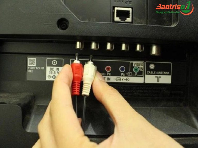 Kiểm tra và làm sạch lỗ cắm tivi Sony Kiểm tra và làm sạch lỗ cắm tivi Sony