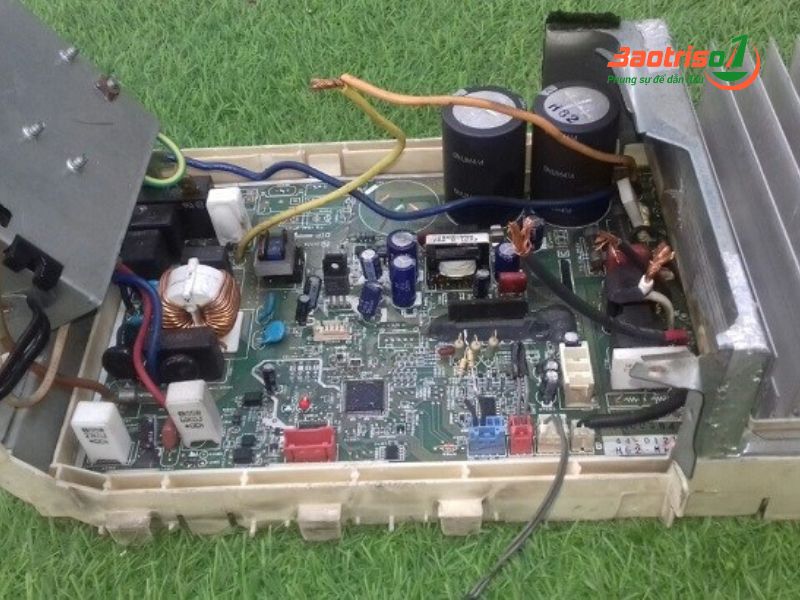 Mạch bị hỏng sẽ hiển thị mã lỗi trên màn hình điều hoà