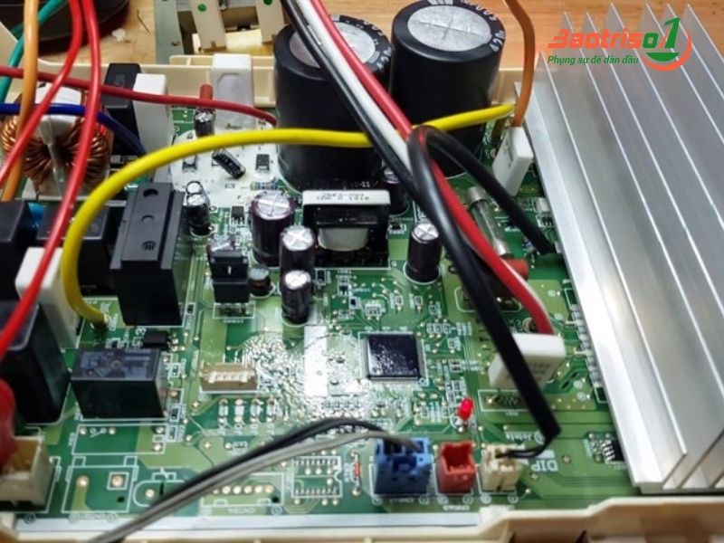 Bo mạch dàn nóng điều hoà Daikin bị hỏng