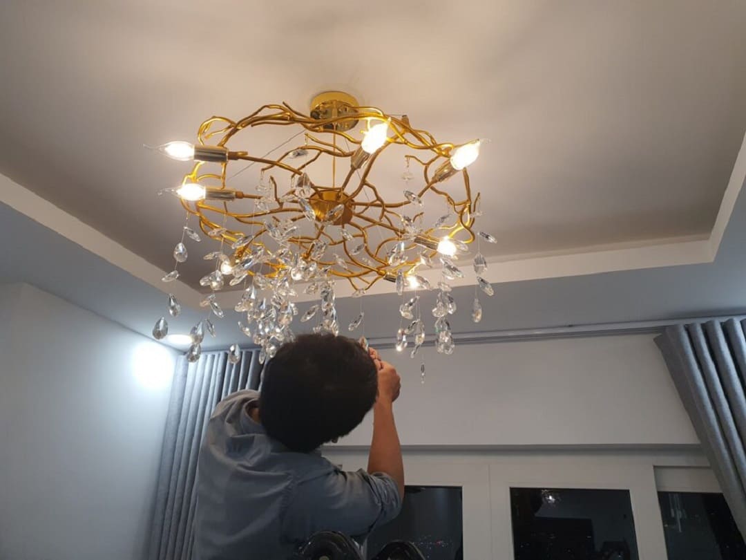 Lap dat den trang tri