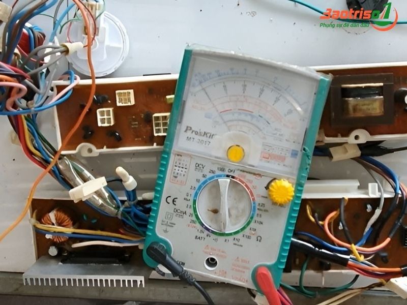 Nguyên nhân và cách sửa máy giặt Aqua báo lỗi E2 Nguyên nhân và cách sửa máy giặt Aqua báo lỗi E2