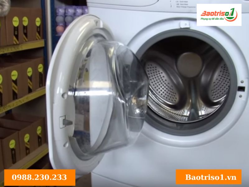 Nắp máy giặt chưa đóng