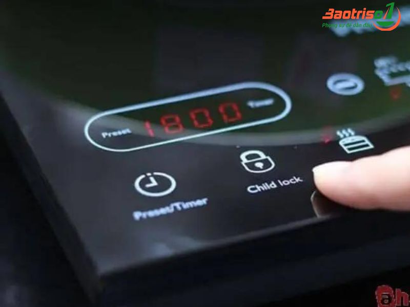 Bếp đang bật tính năng khóa trẻ em Bếp đang bật tính năng khóa trẻ em