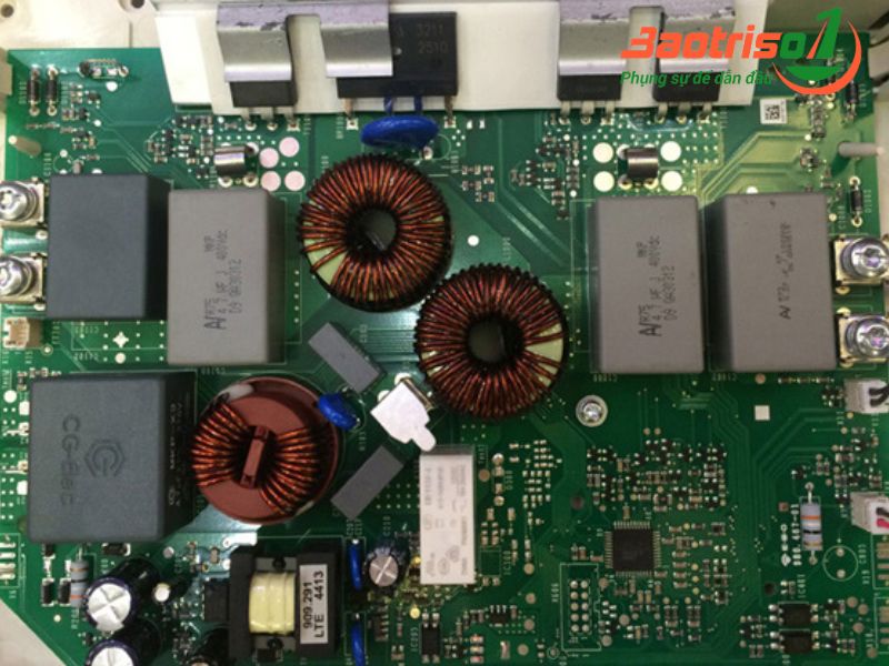 Bếp từ lỗi E9 do mạch điều khiển bị hỏng