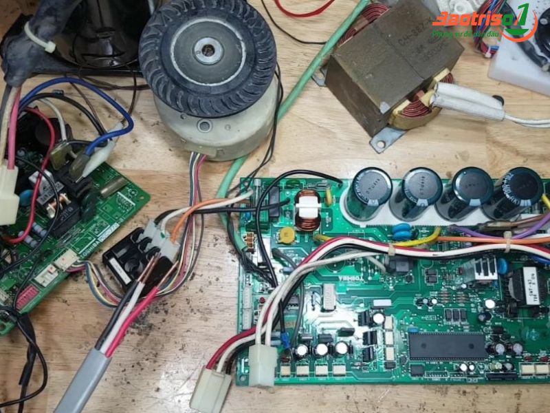 lốc điều hòa không chạy