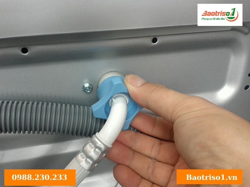 Lỗi 4C máy giặt Samsung do van cấp nước bị tắc nghẽn