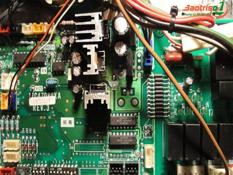 Lỗi E4 điều hòa Funiki do bo mạch điện tử bị lỗi. Lỗi E4 điều hòa Funiki do bo mạch điện tử bị lỗi.