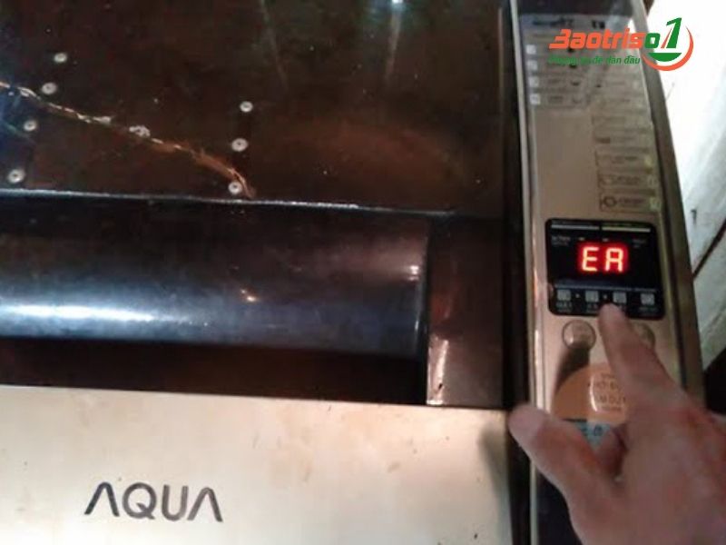 Dấu hiệu nhận biết lỗi EA máy giặt Aqua