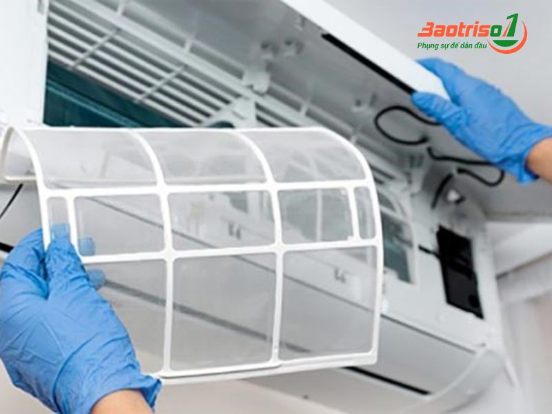 Máy điều hòa không lạnh sâu do lưới lọc bị bẩn 