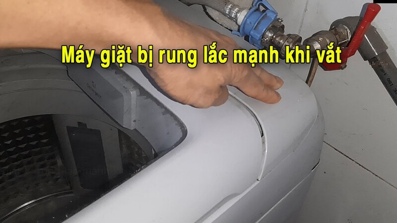 Máy giặt bị rung lắc mạnh khi vắt