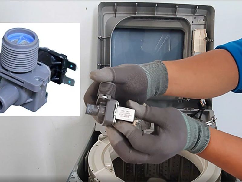 Máy giặt Panassonic hiển thị lỗi U14 do hỏng van cấp nước