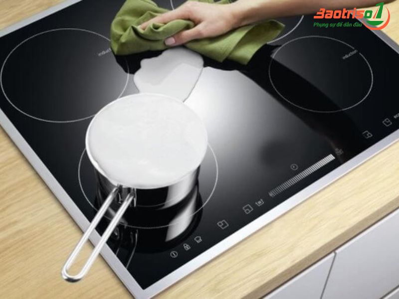 Nguyên nhân và cách sửa bếp từ cắm điện nhảy Aptomat