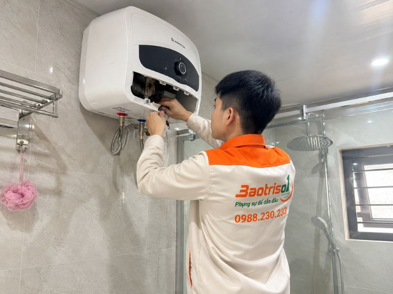 kỹ thuật viên sửa bình nóng lạnh Ba Đình