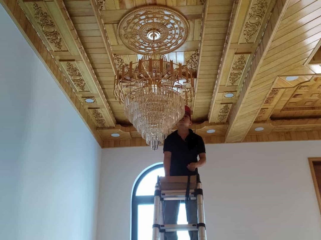 tho lap den trang tri