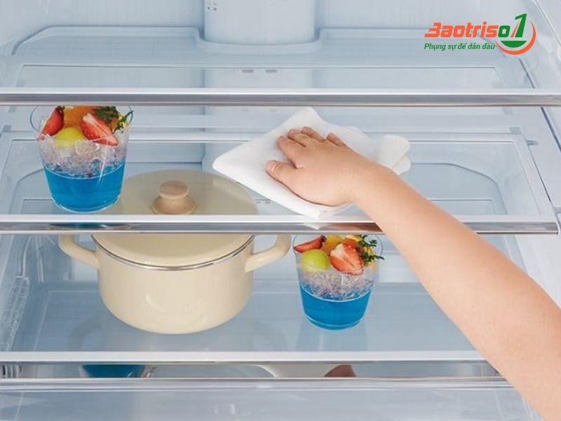 Vệ sinh tủ lạnh bị mốc Vệ sinh tủ lạnh bị mốc