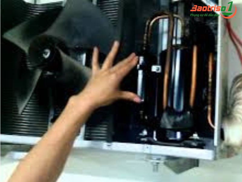 Vệ Sinh Cục Nóng điều Hòa Samsung