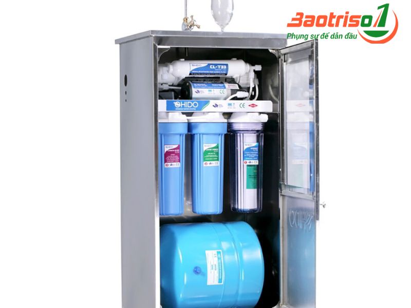 Nắm bắt thị hiếu và nhu cầu của khác hàng, Baotriso1 cung cấp dịch vụ mua bán máy lọc nước chất lượng với giá ưu đãi. Chúng tôi tự hào là một trong những địa chỉ uy tín được khách hàng khu vực Hà Nội tin tưởng. Hãy liên hệ Hotline 0988.230.233 để tìm hiểu thêm về dịch vụ của chúng tôi nhé! Baotriso1 mua bán máy lọc nước các thương hiệu phổ biến Trong những năm qua Baotriso1 đã mua bán máy lọc nước trên khắp các quận thuộc Hà Nội. Chúng tôi cung cấp đa dạng các loại thương hiệu từ nội địa đến nhập ngoại. Một số hãng phổ biến thường gặp nhất là: Mua bán hãng máy lọc nước Geyser Mua bán hãng máy lọc nước Kangaroo Mua bán hãng máy lọc nước Sunhouse Mua bán hãng máy lọc nước Toshiba Mua bán hãng máy lọc nước FujiE Mua bán hãng máy lọc nước Daikiosan Mua bán hãng máy lọc nước Karofi Mua bán hãng máy lọc nước Aqua Mua bán hãng máy lọc nước Toshiba Mua bán hãng máy lọc nước Panasonic Mua bán hãng máy lọc nước CowayM Mua bán hãng máy lọc nước Tân Á Các sản phẩm ở Baotriso1 thuộc máy lọc nước gia đình hoặc công nghiệp với đầy đủ giấy tờ xuất xứ. Ngoài những hãng thông dụng trên chúng tôi còn mua bán máy lọc nước của Nhật, máy lọc khôn khí của Mỹ. Nếu bạn có nhu cầu hãy liên hệ 0988.230.233 để được phục vụ. Dịch vụ mua bán máy lọc nước cũ từ Boatriso1 – giải pháp tiết kiệm cho gia đình bạn Để có máy lọc nước chất lượng cao bạn cần bỏ ra số tiền kha khá. Với những hộ dân có thu nhập thấp thì sử dụng máy lọc nước cũ là giải pháp tối ưu để tiết kiệm chi phí. Thấu hiểu điều đó Baotriso1 cung cấp dịch vụ mua bán máy lọc nước cũ. Khi sử dụng dịch vụ này bạn sẽ nhận được những lợi ích: • Tiết kiệm khoảng 50% chi phí so với việc mua sắm máy mới. • Baotriso1 cam kết máy đã được kiểm tra, bảo trì, bảo dưỡng trước khi bán ra thị trường. • Bảo hành máy cũ từ 6 tháng trở lên tùy hãng. Với Baotriso1 dù máy lọc nước cũ hay mới đều tuân thủ quy trình mua bán chuyên nghiệp. cụ thể các bước như sau: Bước 1: Kiểm tra tổng thể máy, nếu linh kiện hư hỏng hay cũ quá sẽ thay mới. Bước 2: Làm mới vỏ máy Bước 3: Thay lõi lọc mới. Bước 4: Cung cấp hợp đồng mua bán máy lọc nước cụ thể, chi tiết. Bước 5: Lắp đặt máy cho khách hàng. Bước 6: Viết bảo hành theo cam kết trong hợp đồng. Cam kết dịch vụ mua bán máy lọc nước chất lượng từ Baotriso1 Để có được chỗ đứng như hiện nay, Baotriso1 đã cố gắng hết mình trong từng chặng đường. Chúng tôi luôn tân thủ phương châm “Phụng sự để dẫn đầu”. Với lĩnh vực mua bán máy lọc nước, sửa máy lọc nước chúng tôi cam kết: Hợp đồng mua bán máy lọc nước rõ ràng, có đóng dấu đỏ của công ty. Trong vòng 30 ngày nếu máy xảy ra lỗi kỹ thuật chúng tôi cam kết “1 đổi 1”. Mua bán máy lọc nước chính hãng 100%, nói không với hàng kém chất lượng, hàng trôi nổi. Cung cấp dịch vụ nhanh chóng, kịp thời, không làm ảnh hưởng tới thời gian của khách hàng. Thợ sửa máy lọc nước kinh nghiệm, tay nghề cao, tử tế. Cung cấp dịch vụ thay lõi lọc nước mọi khu vực ở Hà Nội. Hỗ trợ bảo dưỡng máy lọc nước, thay lõi lọc nước tại Hà Nội ở cả 12 quận. Chi phí mua bán máy lọc nước hay sửa chữa, thay lõi ổn định, cạnh tranh cao. Bảo hành mua bán máy lọc nước từ 12 tháng trở lên với máy mới, 6 tháng với máy cũ. Các khu vực tại Hà Nội Baotriso1 nhận mua bán máy lọc nước Để khách hàng dễ dàng tiếp cận sản phẩm, Baotriso1 cũng cấp dịch vụ mua bán máy lọc nước ở cả 12 quận. Dưới đây là một số địa chỉ phổ biến nhất: Mua bán các loại máy lọc nước tại Hoàn Kiếm Mua bán các loại máy lọc nước tại Đống Đa Mua bán các loại máy lọc nước tại Cầu Giấy Mua bán các loại máy lọc nước tại Thanh Xuân Mua bán các loại máy lọc nước tại Ba Đình Mua bán các loại máy lọc nước tại Long Biên Mua bán các loại máy lọc nước tại Tây Hồ Mua bán các loại máy lọc nước tại Nam Từ Liêm Mua bán các loại máy lọc nước tại Hoàng Mai Mua bán các loại máy lọc nước tại Hai Bà Trưng Dù bạn sống ở khu vực nào trên địa bàn Hà Nội chũng tôi đều sẵn sàng hỗ trợ mua bán máy lọc nước chuyên nghiệp, nhanh chóng. Liên hệ ngay 0988.230.233 để được tư vấn cụ thể. Lưu ý khi mua bán máy lọc nước Khi mua bán máy lọc nước để máy bền bỉ và không mất tiền oan bạn nên lưu ý: Kiểm tra nguồn gốc của máy, chỉ mua máy có giấy tờ, có tem mác. Lựa chọn đơn vị uy tín để lựa chọn dịch vụ. So sánh mức giá với giá trên thị trường để có quyết định đúng đăn. Lưu tâm tới vấn đề thay lõi lọc, bảo dưỡng, bảo hành máy. Baotriso1 tự hào là địa chỉ bảo hành bảo trì số 1 máy lọc nước ở Hà Nội. Nếu có nhu cầu mua bán máy lọc nước hãy liên hệ 0988.230.233. Đội ngũ nhân viên của công ty sẽ hỗ trợ bạn 24/7. Chúng tôi cam kết mang tới những giá trị tốt nhất cho bạn: “Uy tín – Chất lượng – Giá tốt”. 